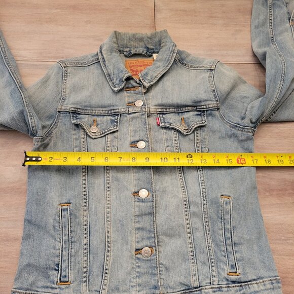 Levi’s Strauss Distressed Stretch Jean Jacket Women’s Size Medium Light Wash - Picture 9 of 11